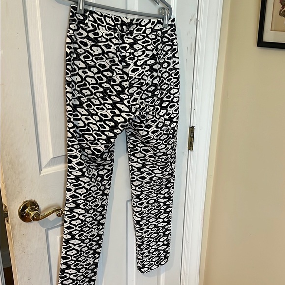 J McLaughin Black and White Patterned Pants women’s size 2 - Picture 6 of 6